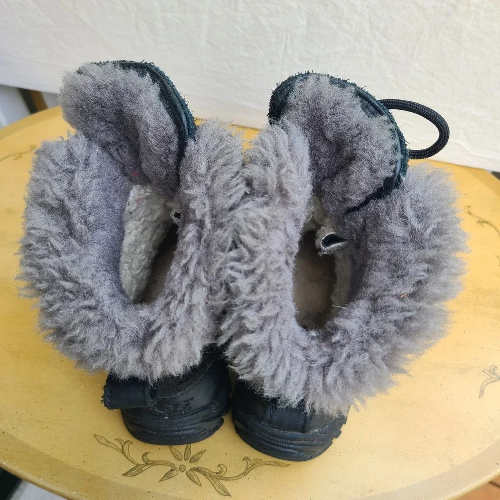 UGG Australia Ostrander US 5 Black Suede‎ Waterproof Winter Lace Up Snow Boots